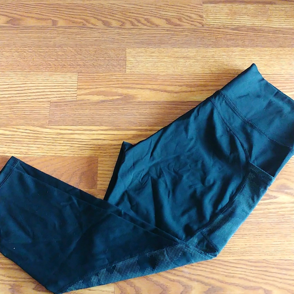 Zyia Camo capris